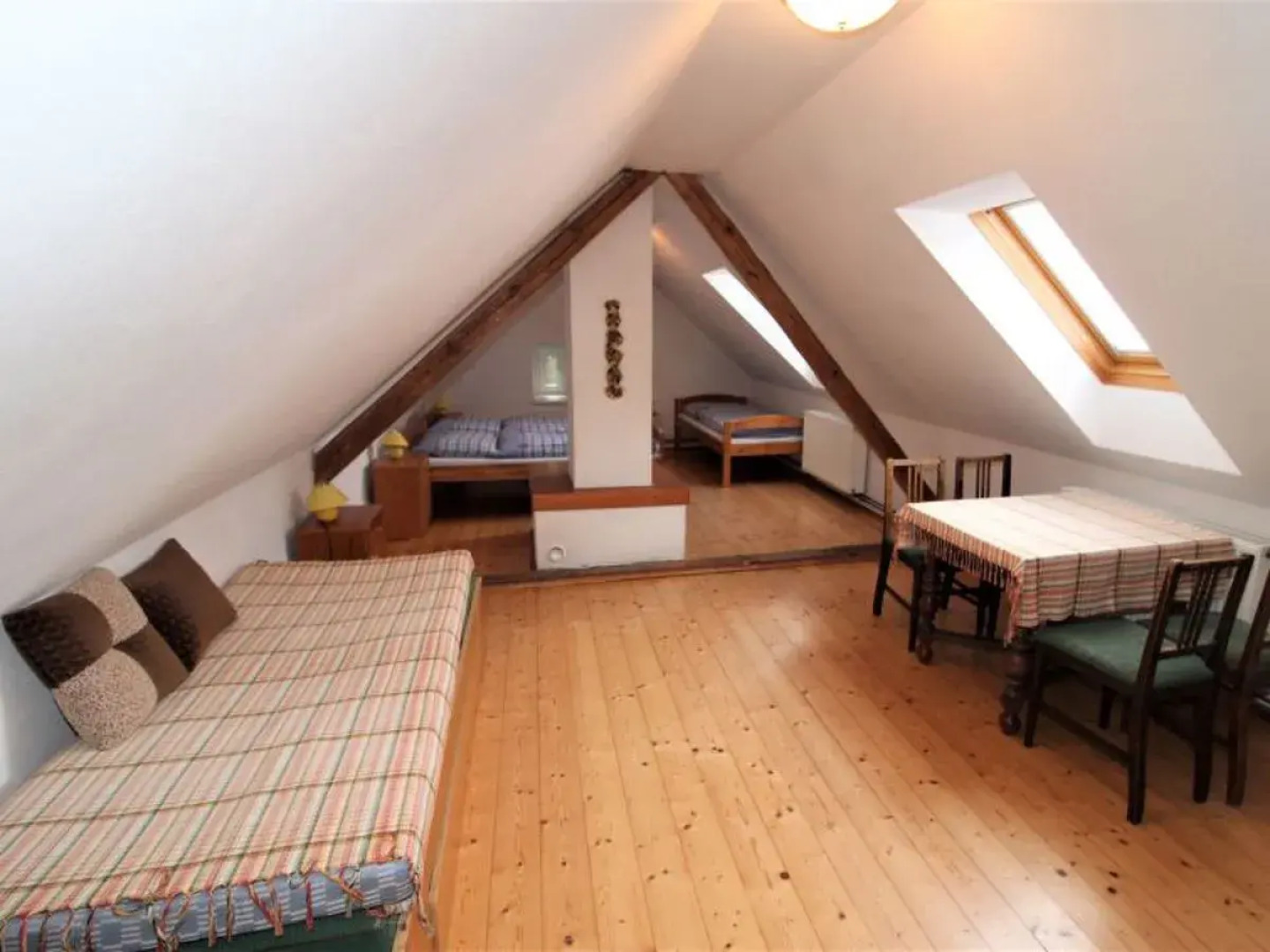 HOUSE POLžOV MOKRY LOM