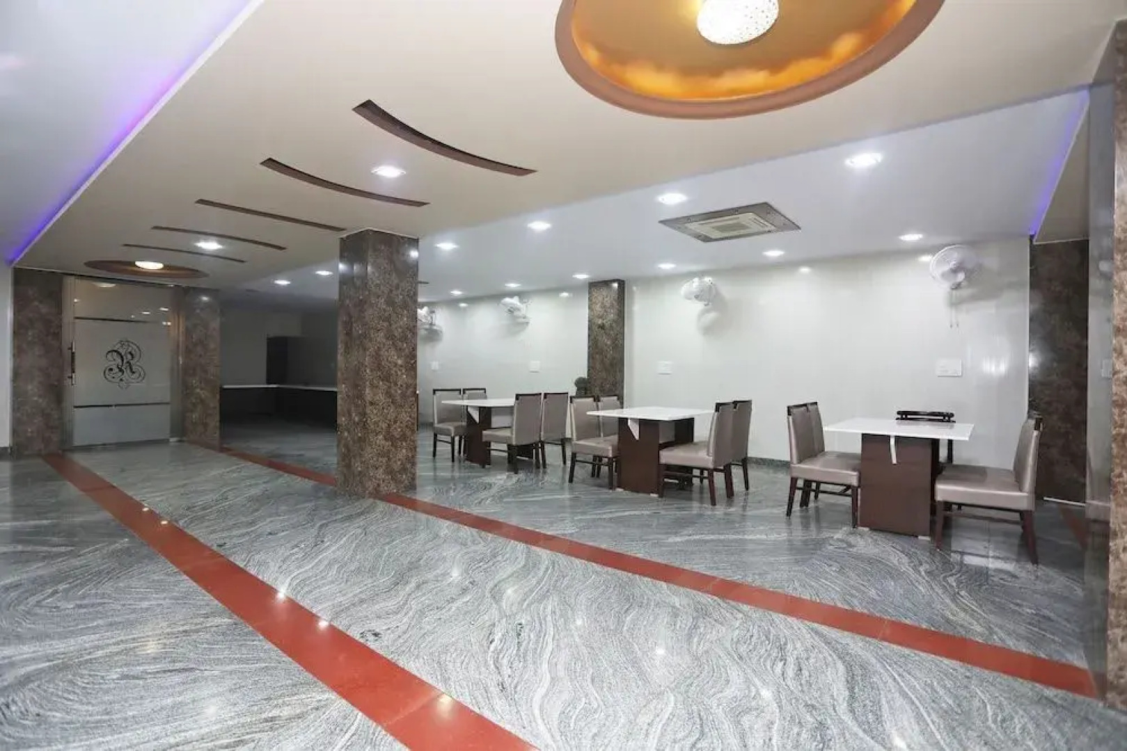 OYO 2295 Hotel Razia Inn
