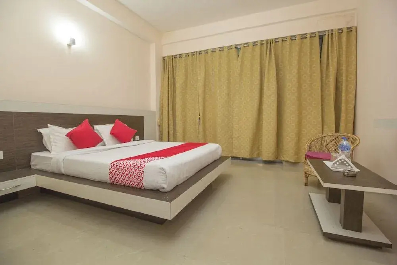 OYO 28084 Hotel Pangolin