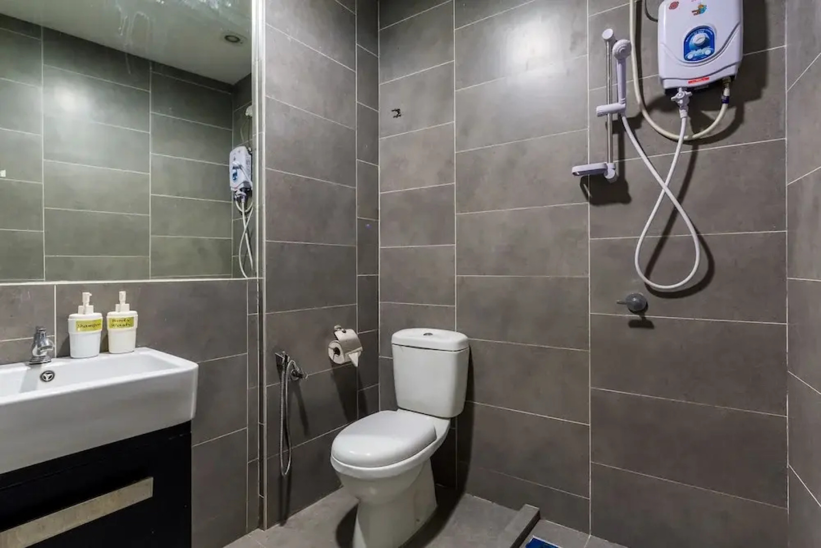 Luzzeri Suite Empire Damansara