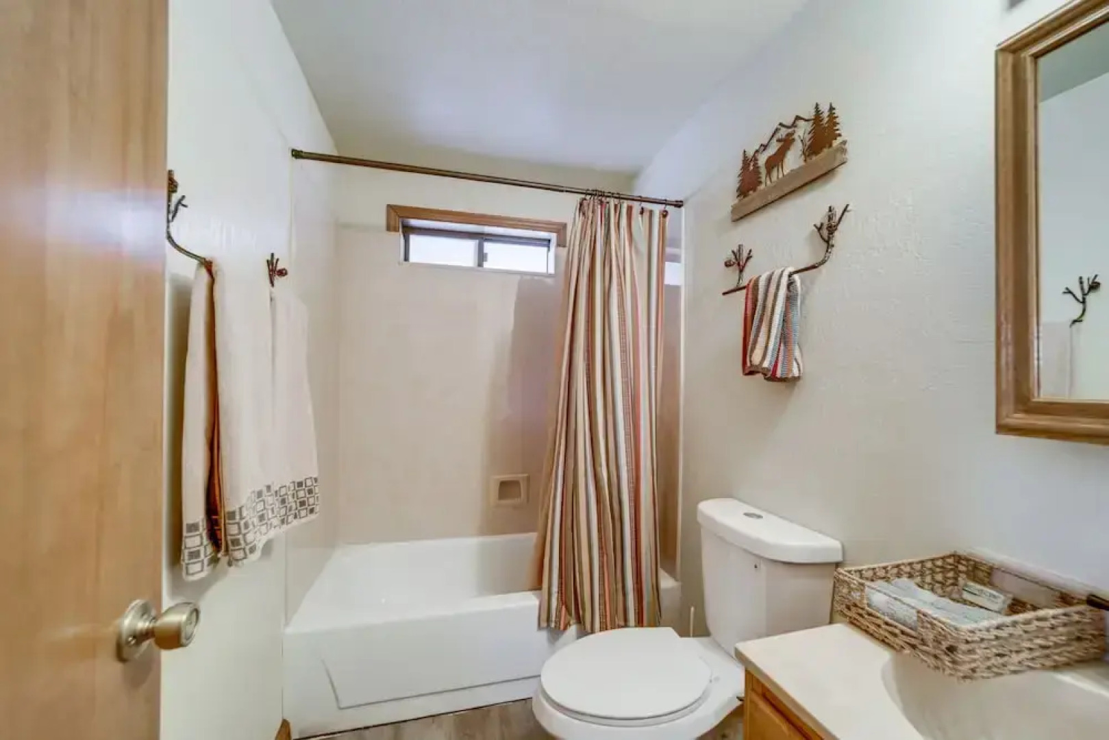 Deck & Scenic Views: Munds Park Cabin!