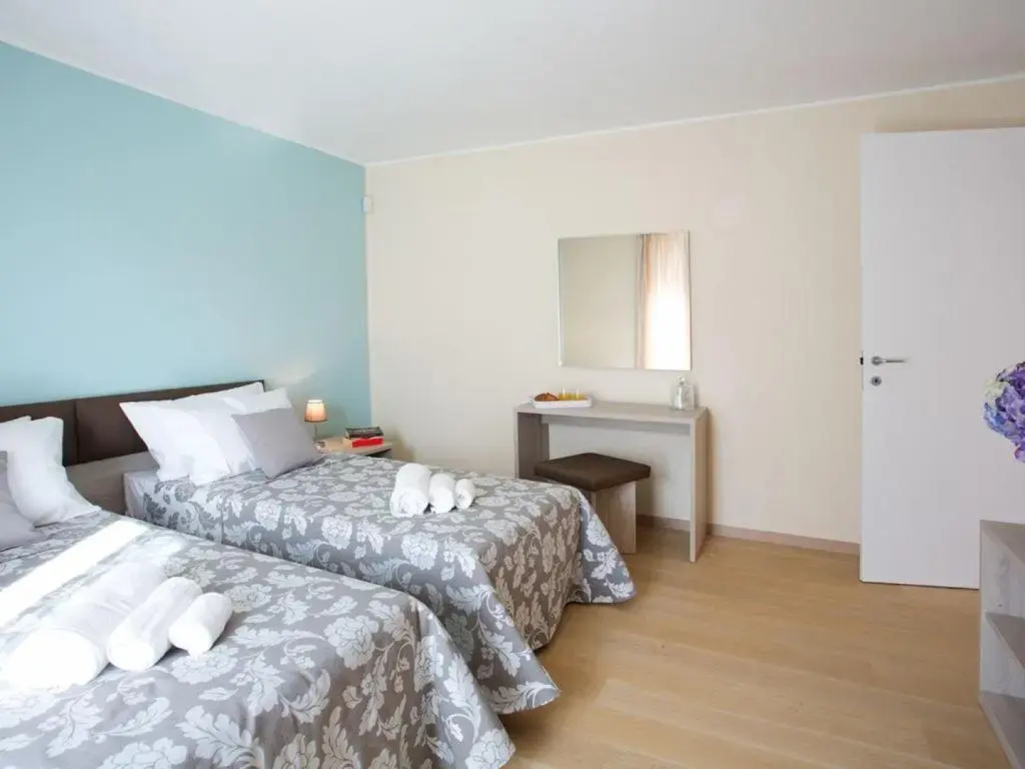 Sala Comacina Apartment No 1 (Sleeps 10)