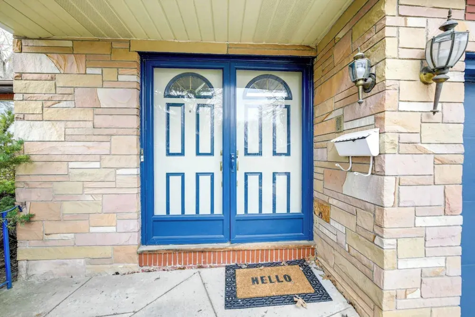 Deck & Seasonal Pool: Spacious Home Near Buffalo!