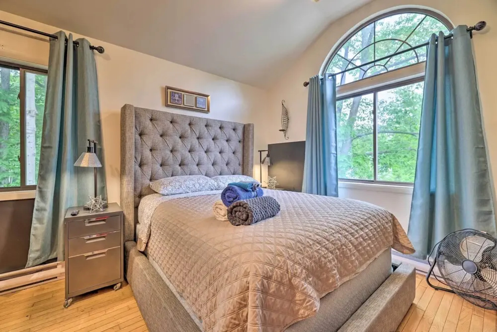 Pocono Mtn Retreat w/ Hot Tub < 11 Mi to Camelback