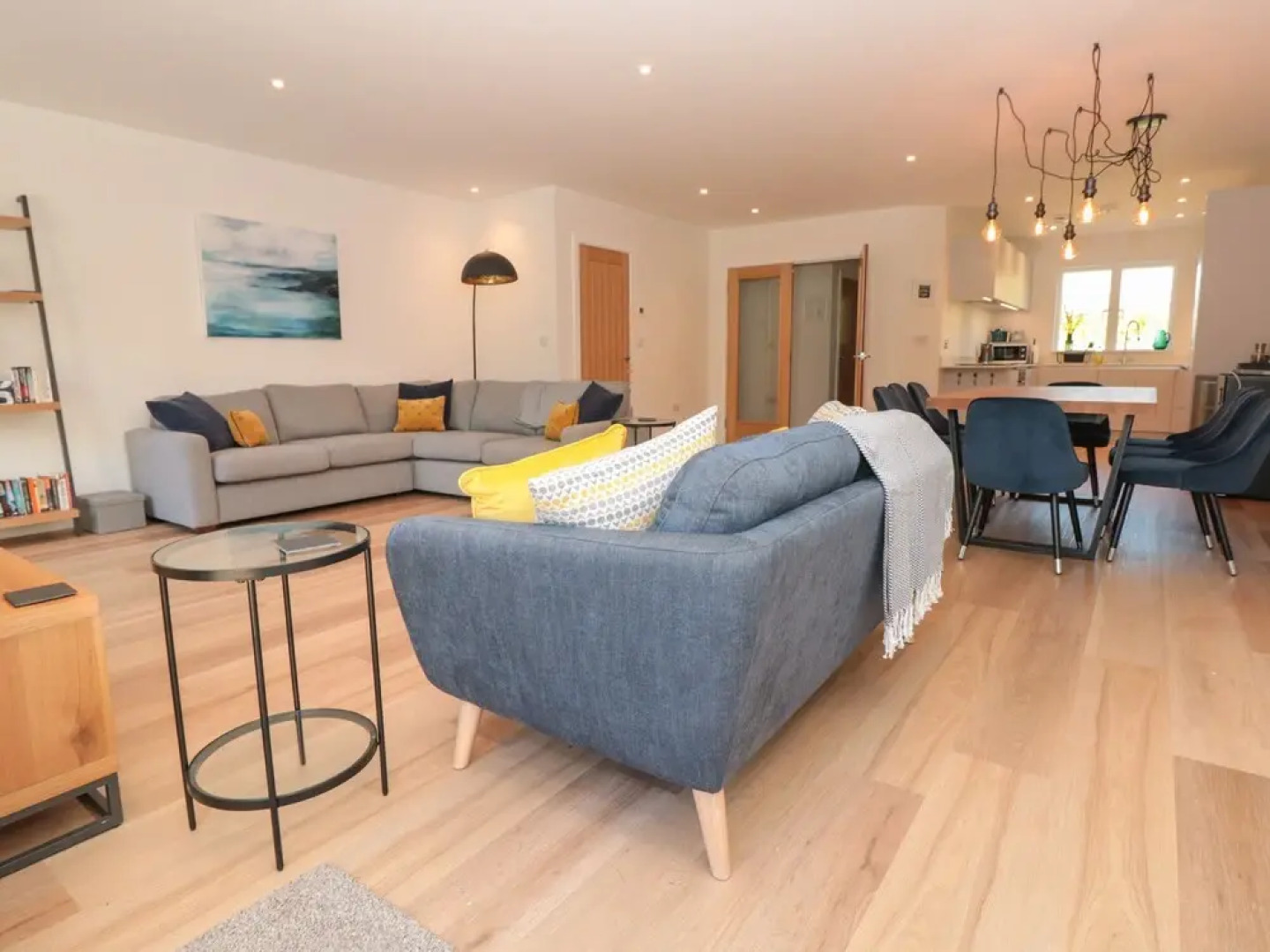 4 Court Terrace, Hillfield Village