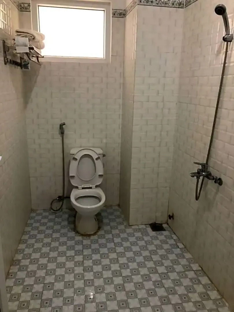 Lê Tùng Hotel - Vạn Giã