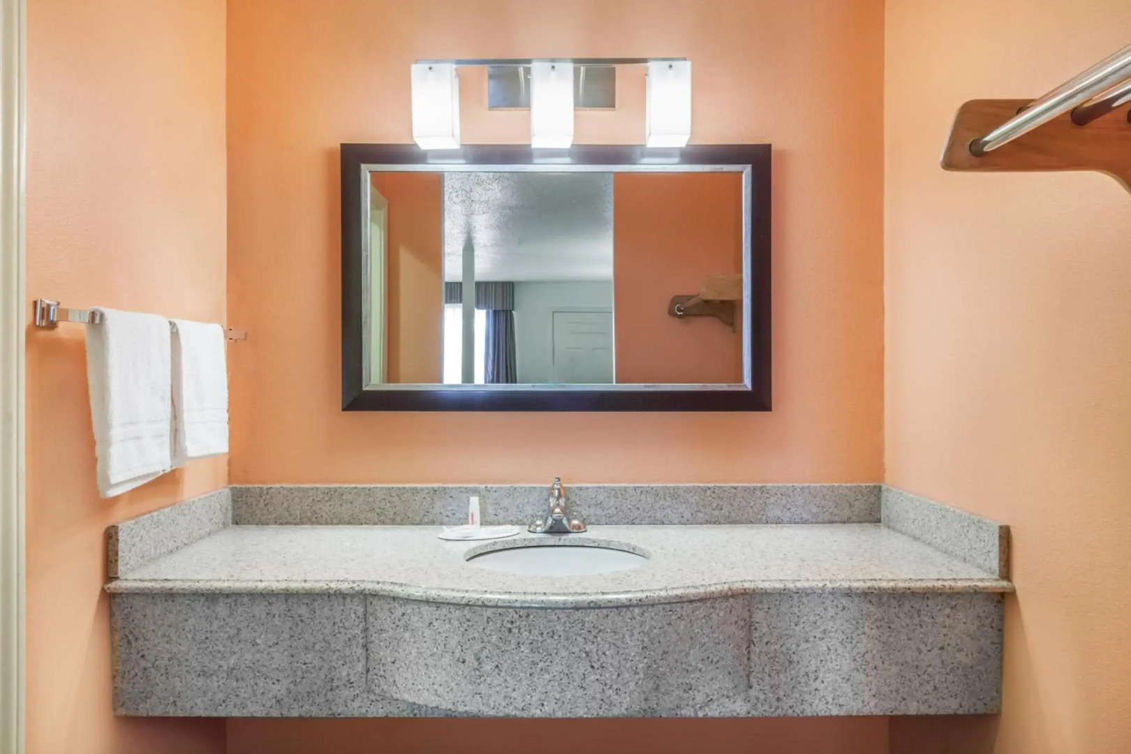 Premier Inn Palestine