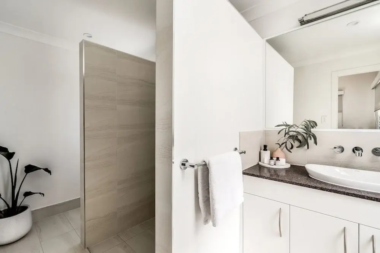 A PERFECT STAY - Shore Beats Work