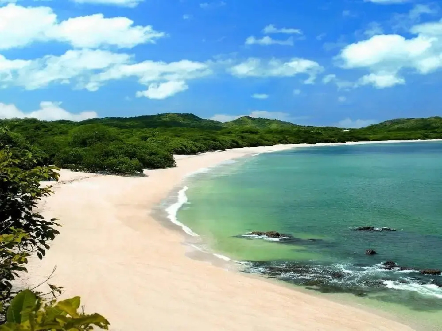 Charming unit that sleeps 4 - with pool - walking distance from Brasilito Beach