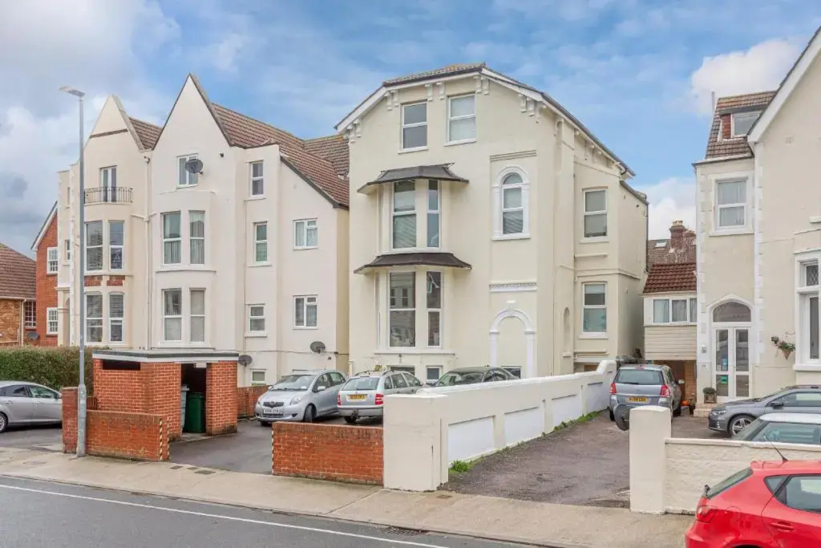 Luxury Granada Apartments - 1 & 2 bed FLATS Perfect for Contractors, Family, Students near Seafront