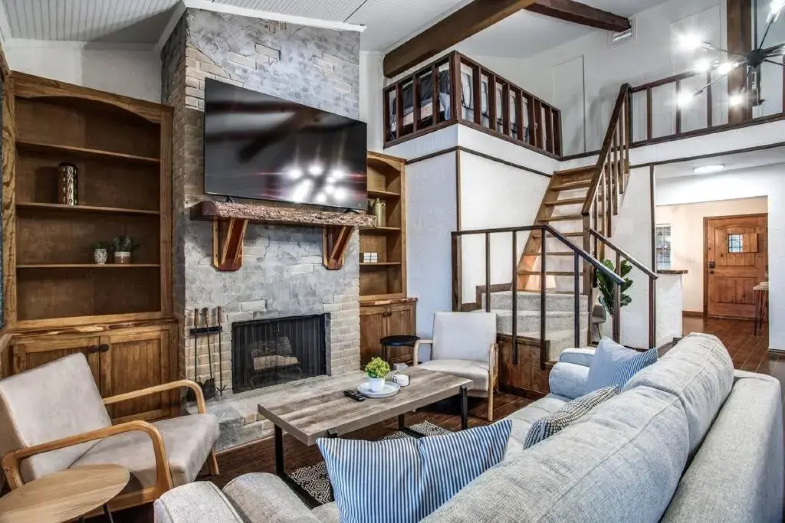 Renovated Waterfront w Dock, Sleeps 11