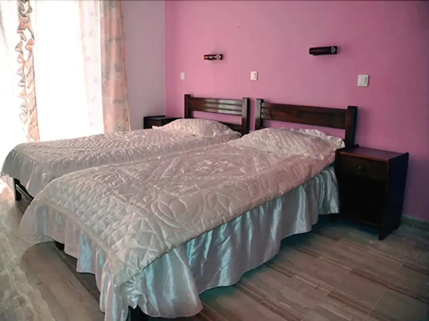 Makis Studios & Apartments