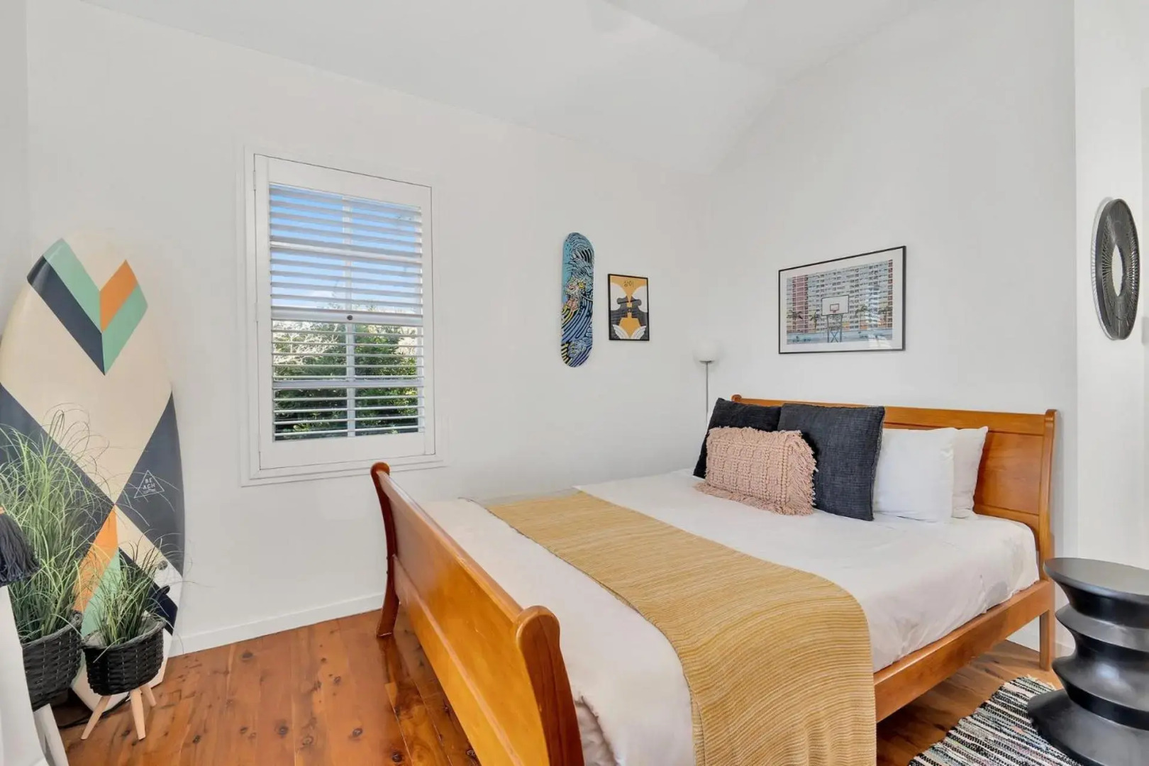 THE GREEN WHALER Hyams Beach 4pm Check Out Sundays except Peak season