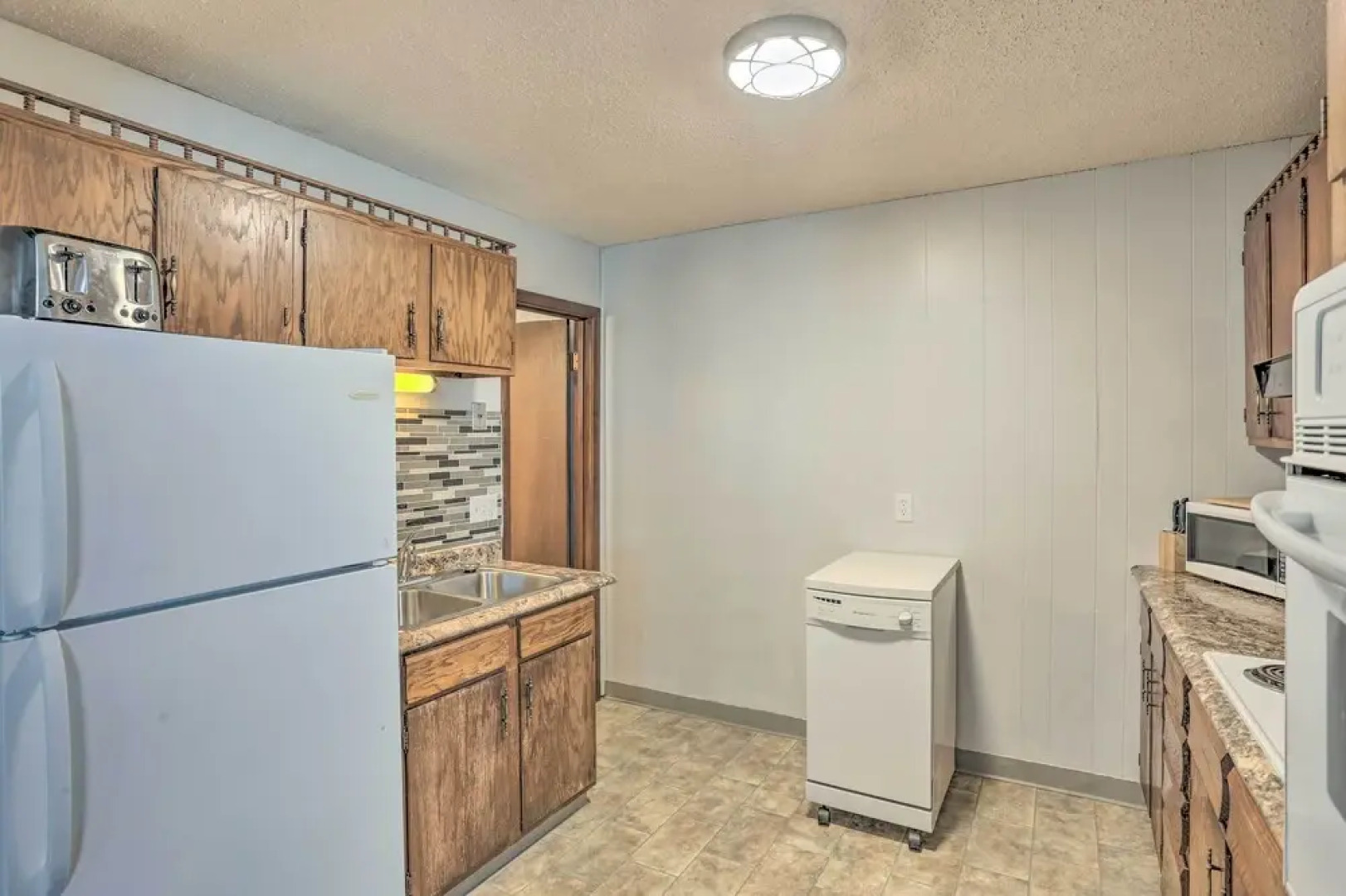 Peaceful Chadron Apartment in Historic Hotel!