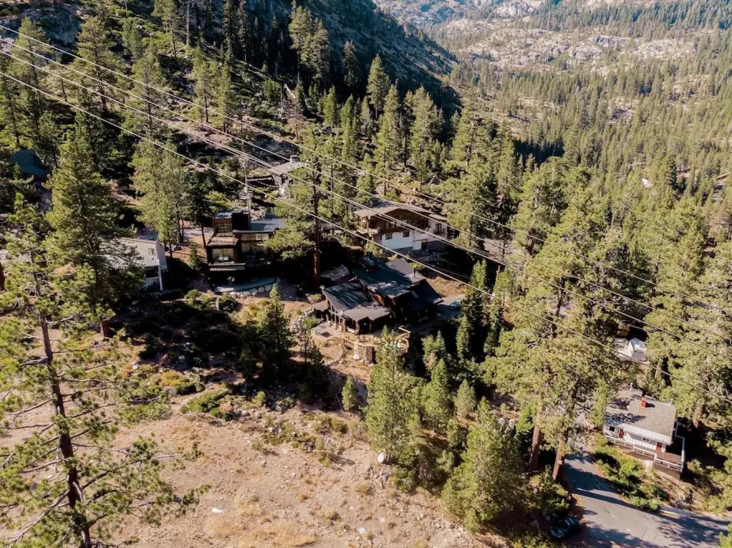 Bronson by AvantStay | Sleeps 17! On the Slopes! Squaw Valley w/Hot Tub&Fire Pit