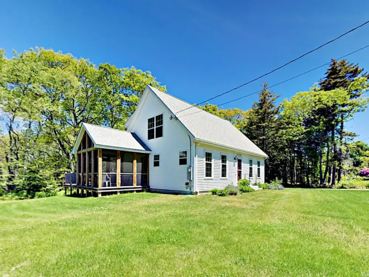 79 Middle Rd Home 3 Bedrooms 2.5 Bathrooms Home