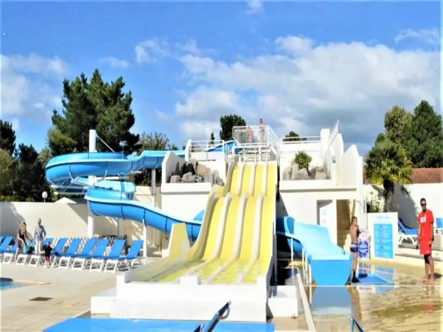 Bungalow With 3 Bedrooms in Saint-jean-de-monts, With Pool Access, Fur