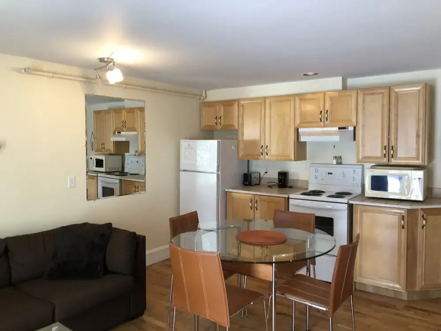 Leaside Manor by The Leaside Group