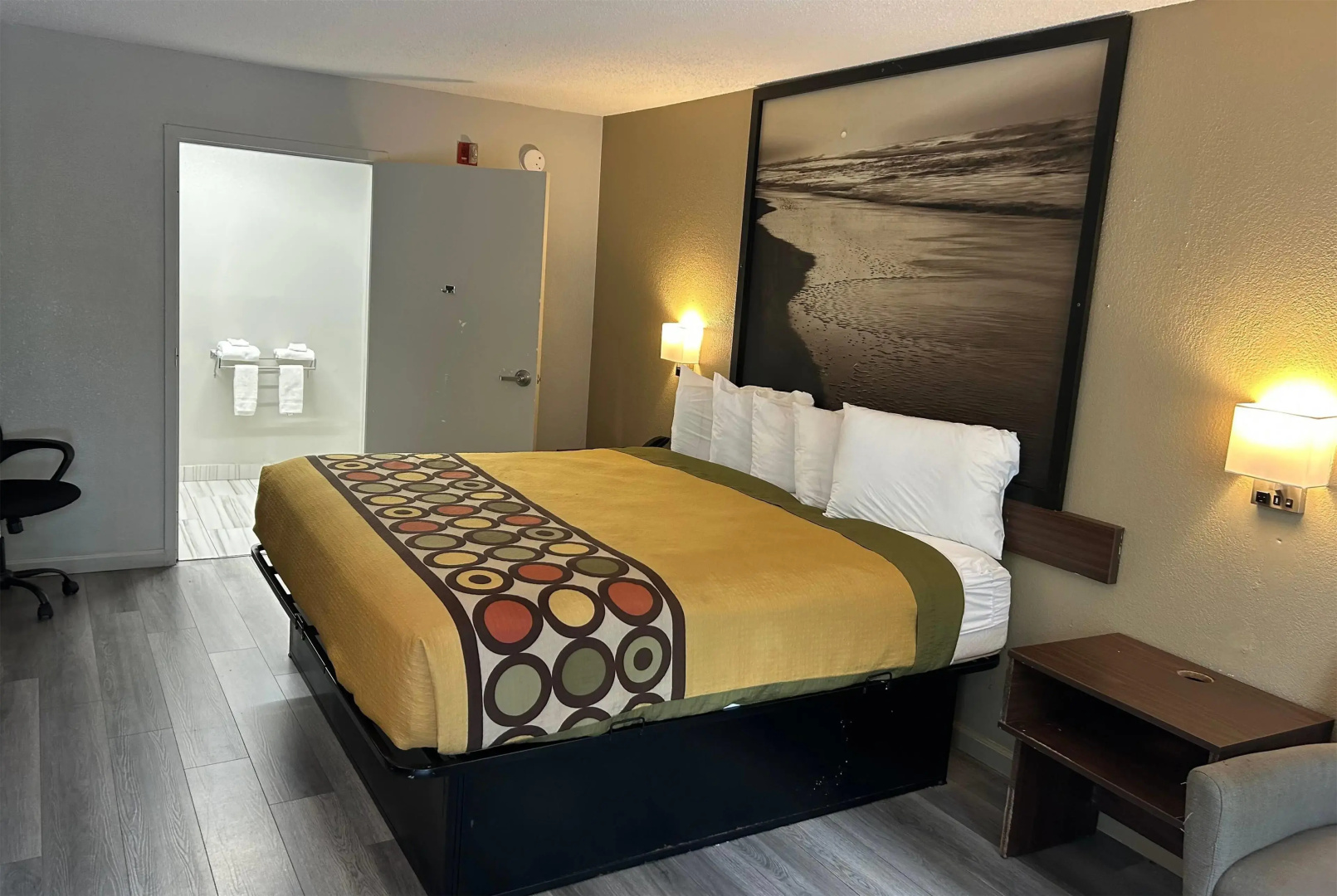 Super 8 by Wyndham Fayetteville