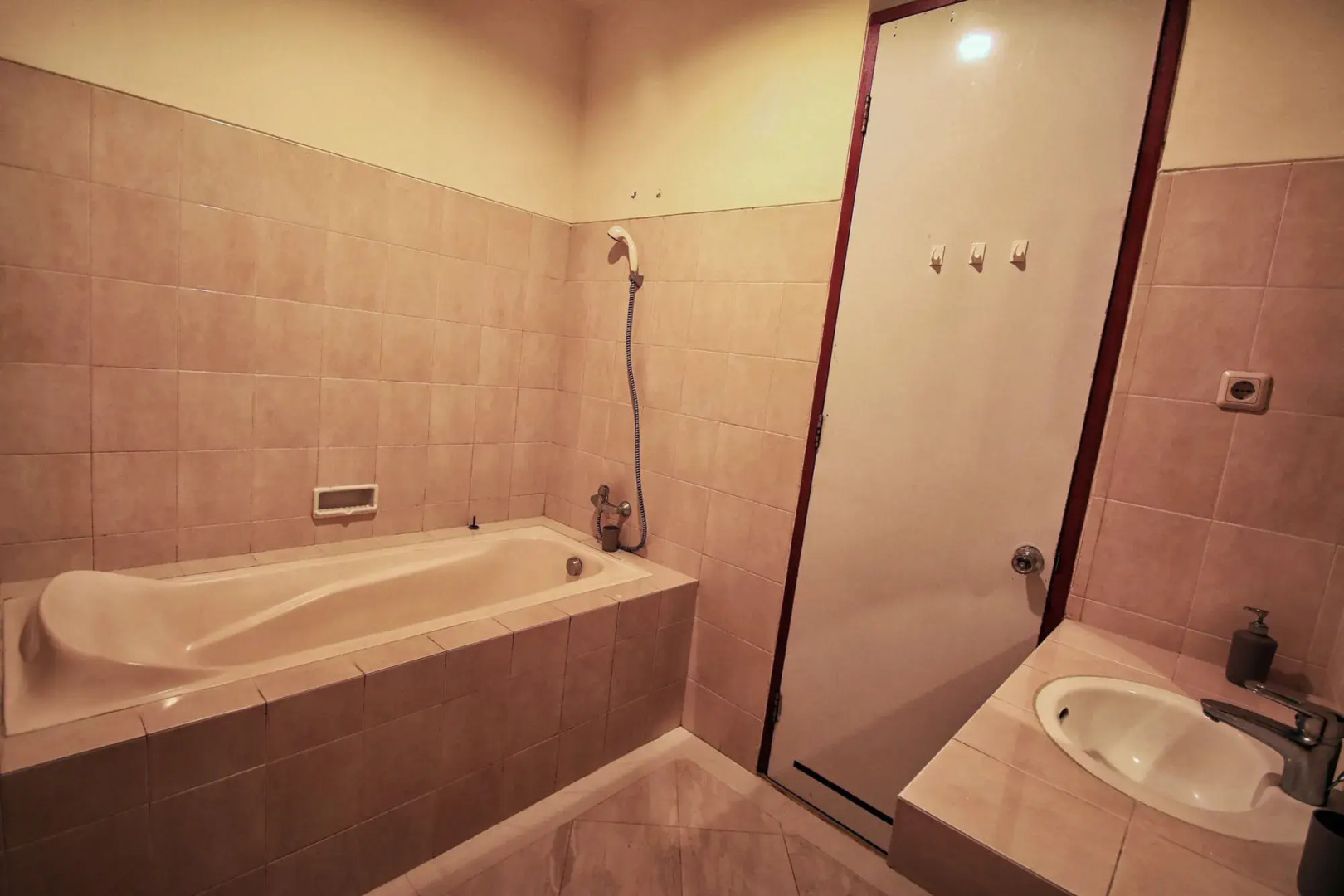 Villa Mawar Syariah, 3 BR, Nice View ke Bukit