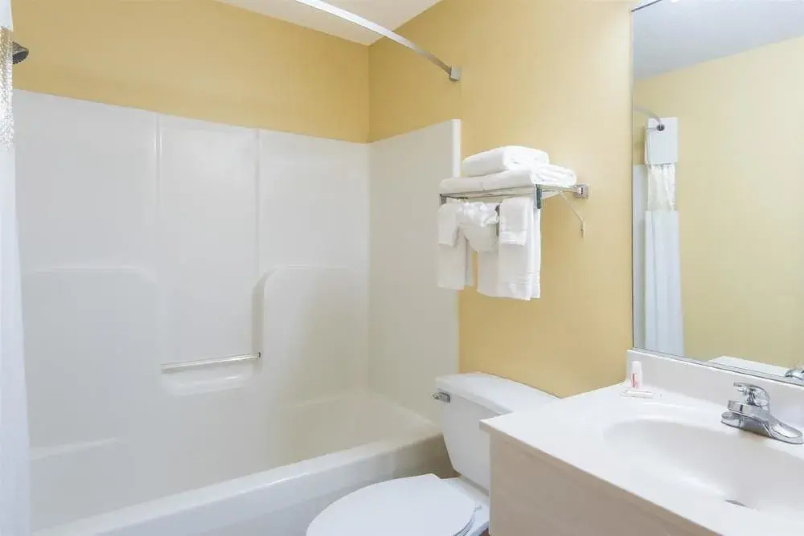 Super 8 By Wyndham Medina