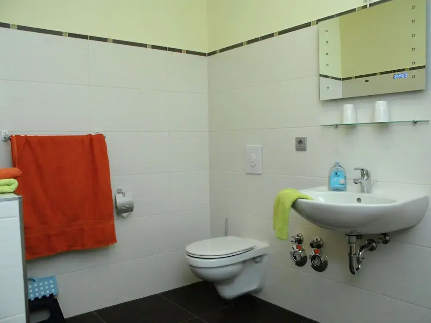 Spacious Seaside Apartment in Pepelow