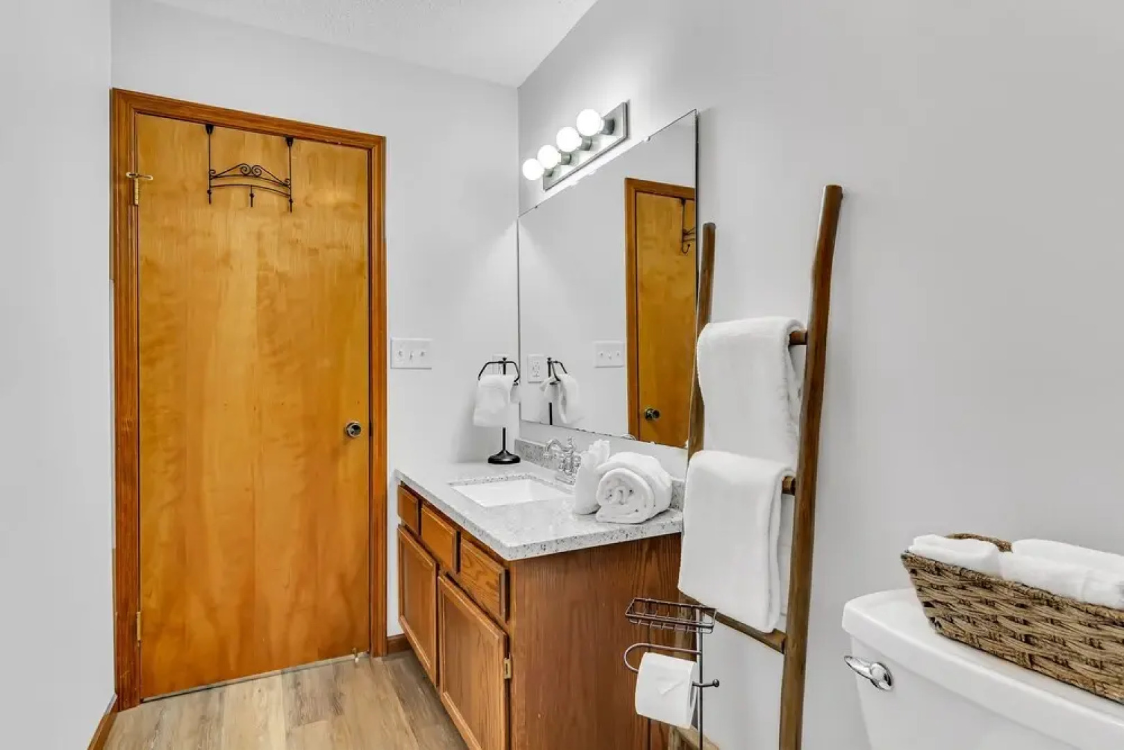 Wildwood Wonder 2 Bedroom Condo by Redawning