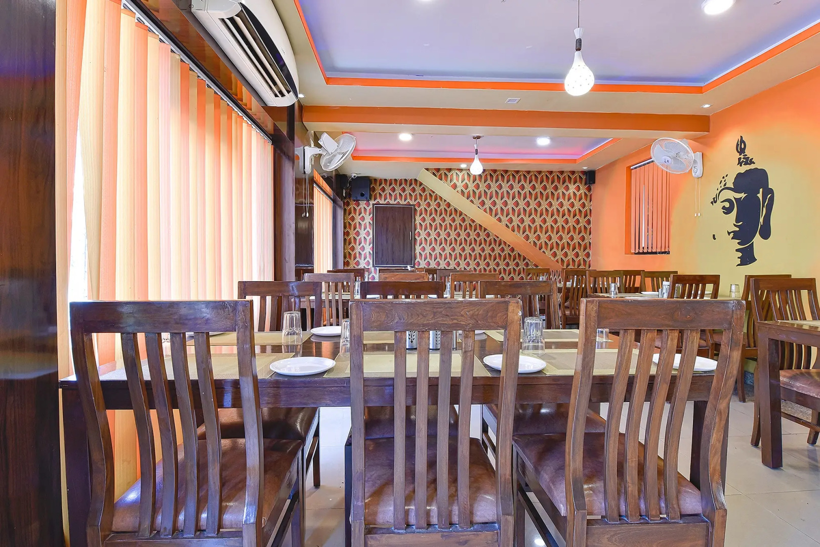 Collection O 2228 Hotel Royal Icon