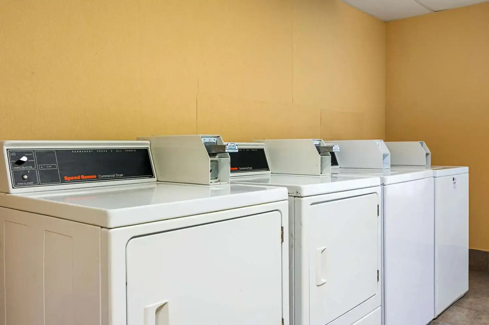 Quality Suites Atlanta Airport East