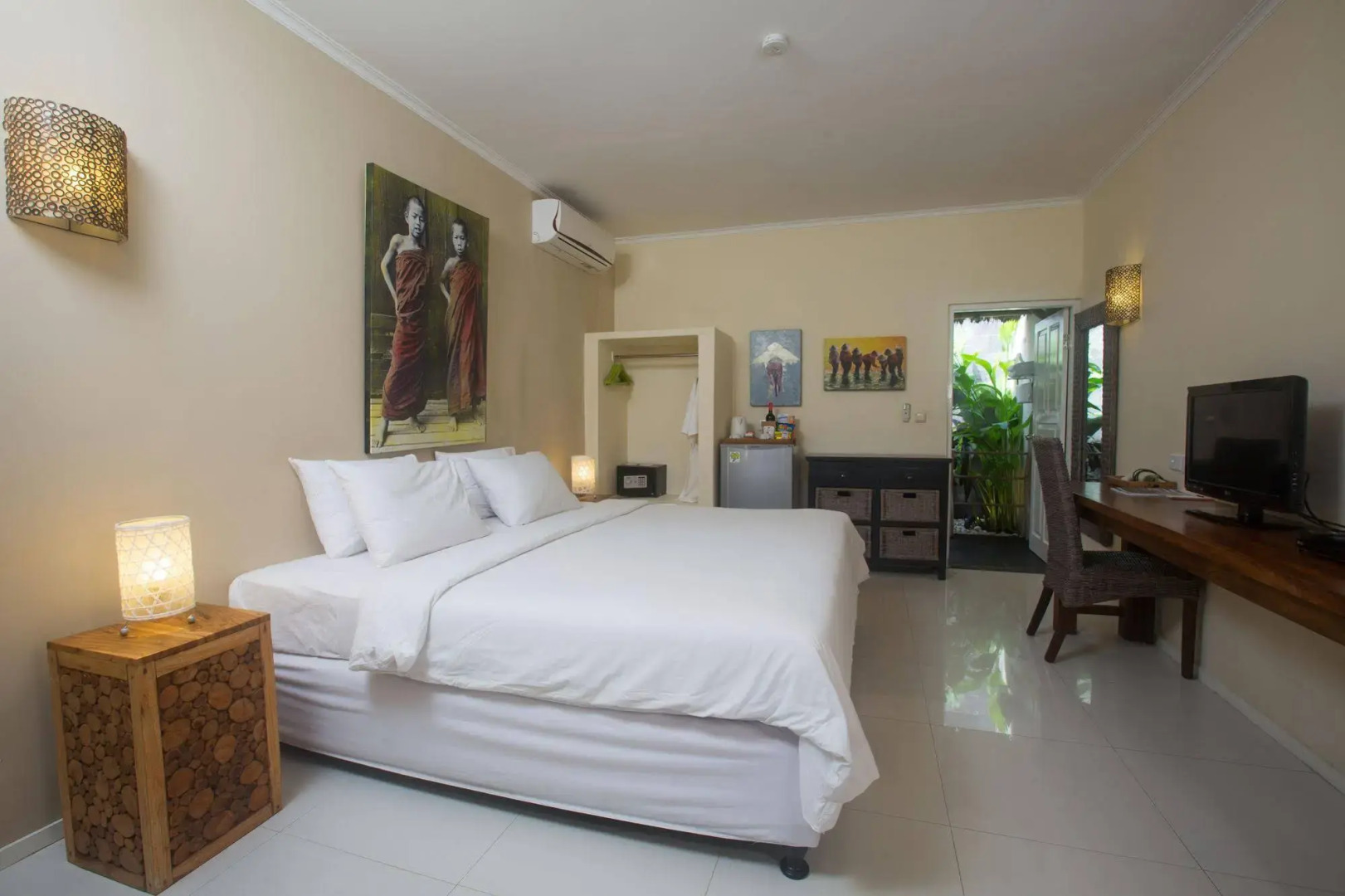 Scallywags Mango Motel