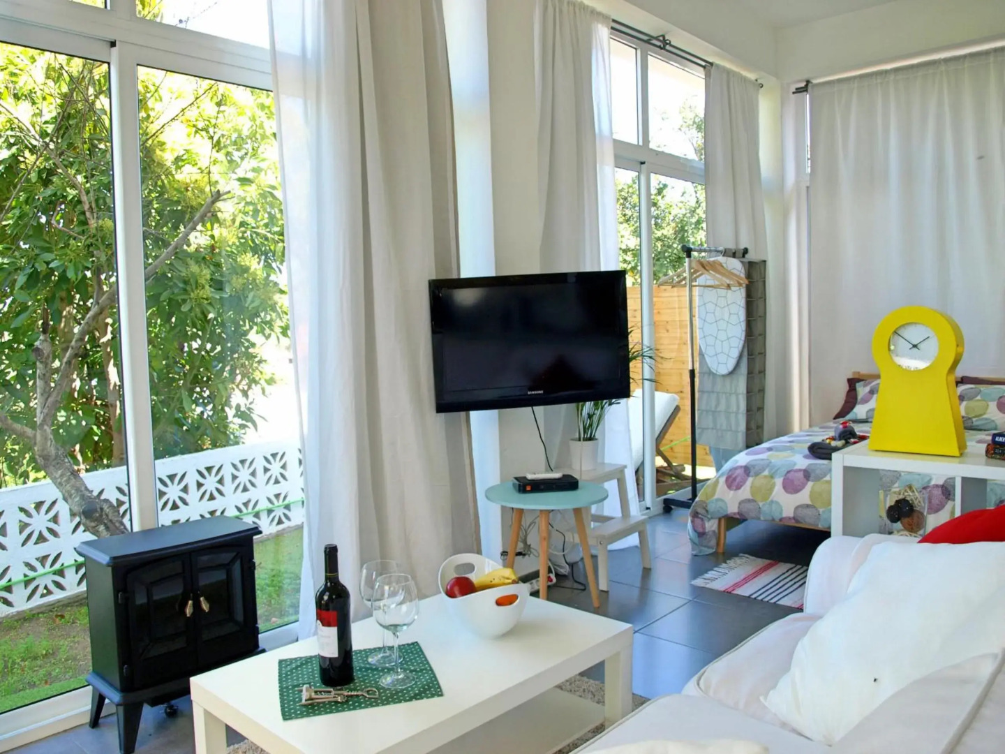 Flatguest Glass House