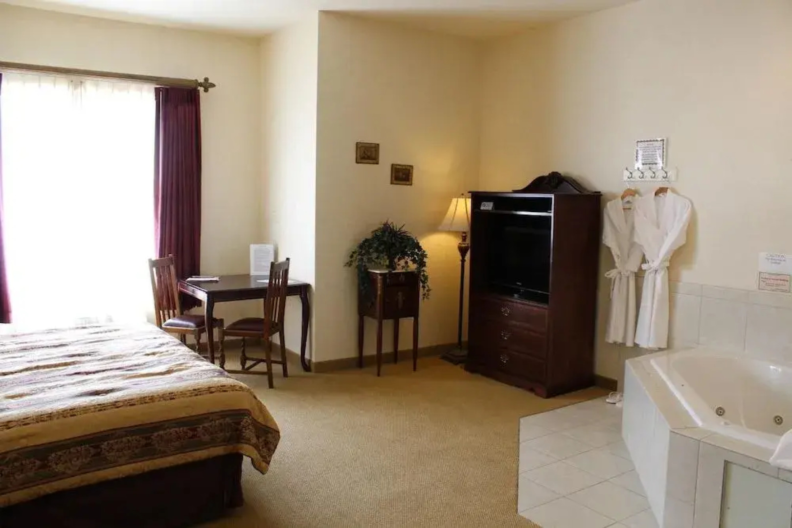 Silverland Inn and Suites