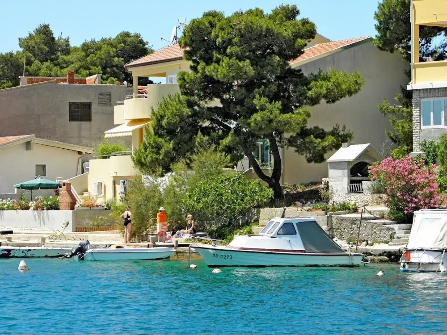 Apartments Tonći and Iris