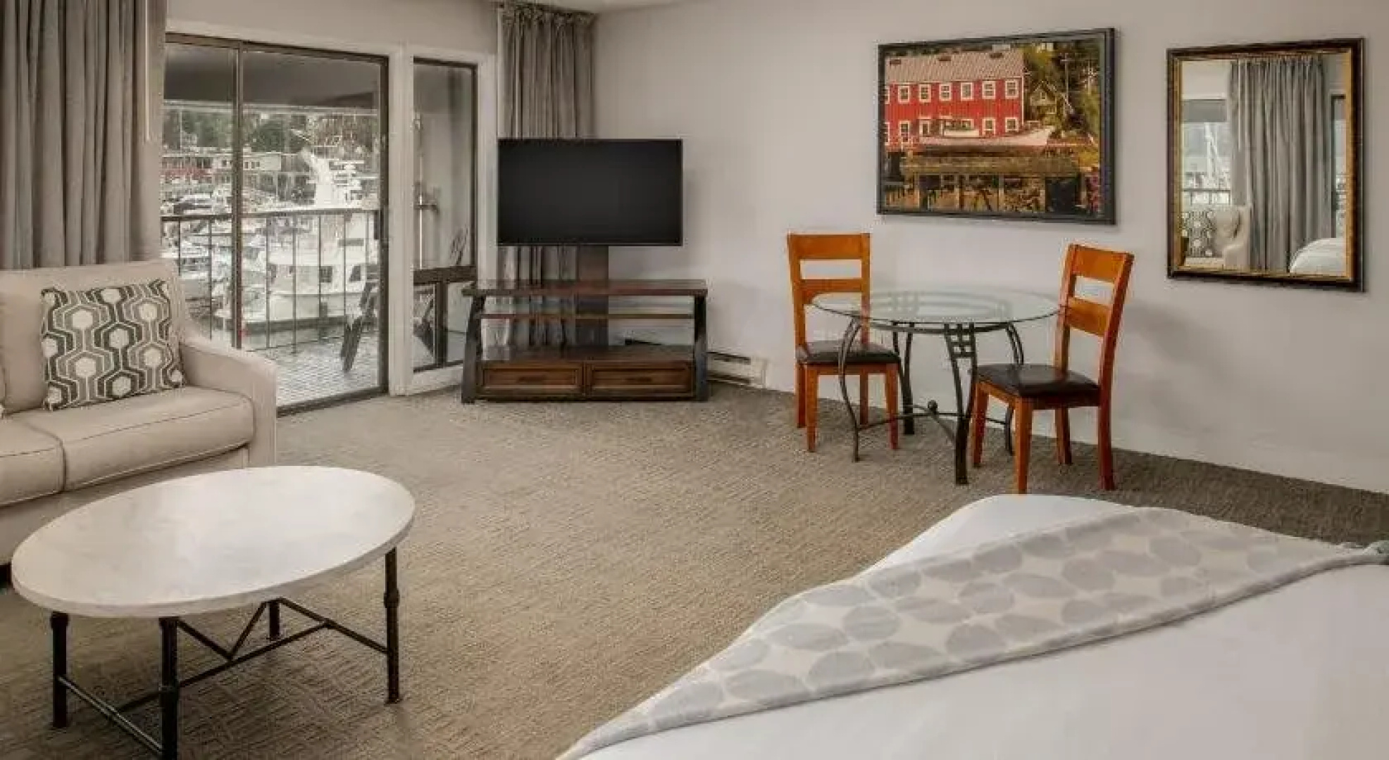 Astoria Riverwalk Inn