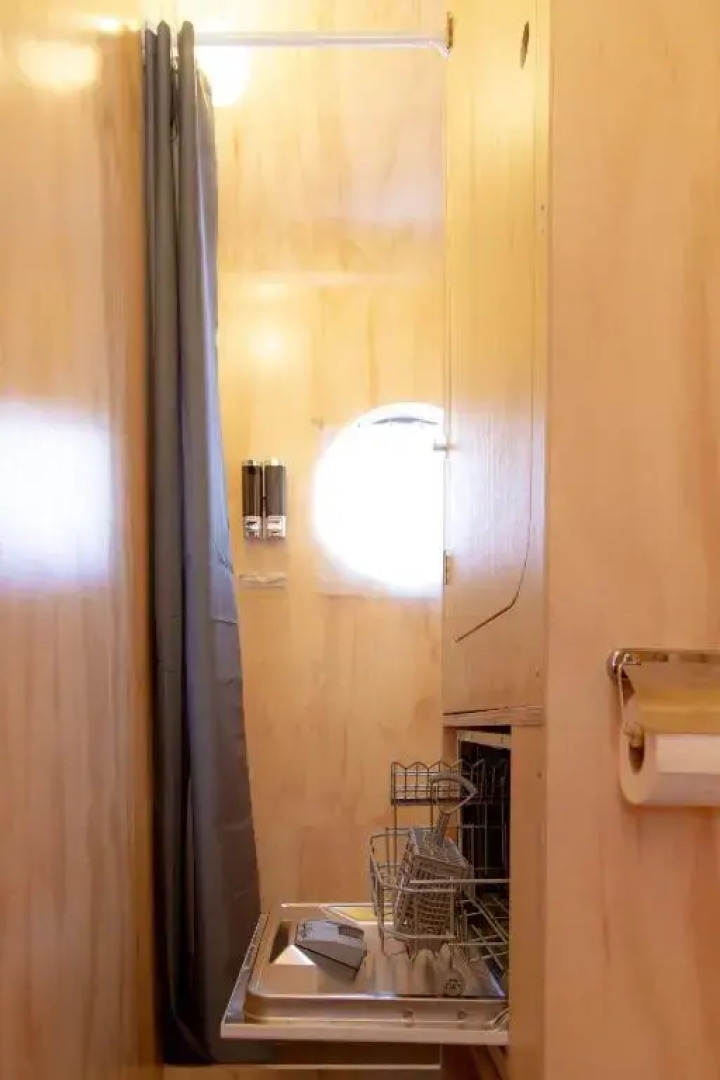 Wikkelboats at Wijnhaven