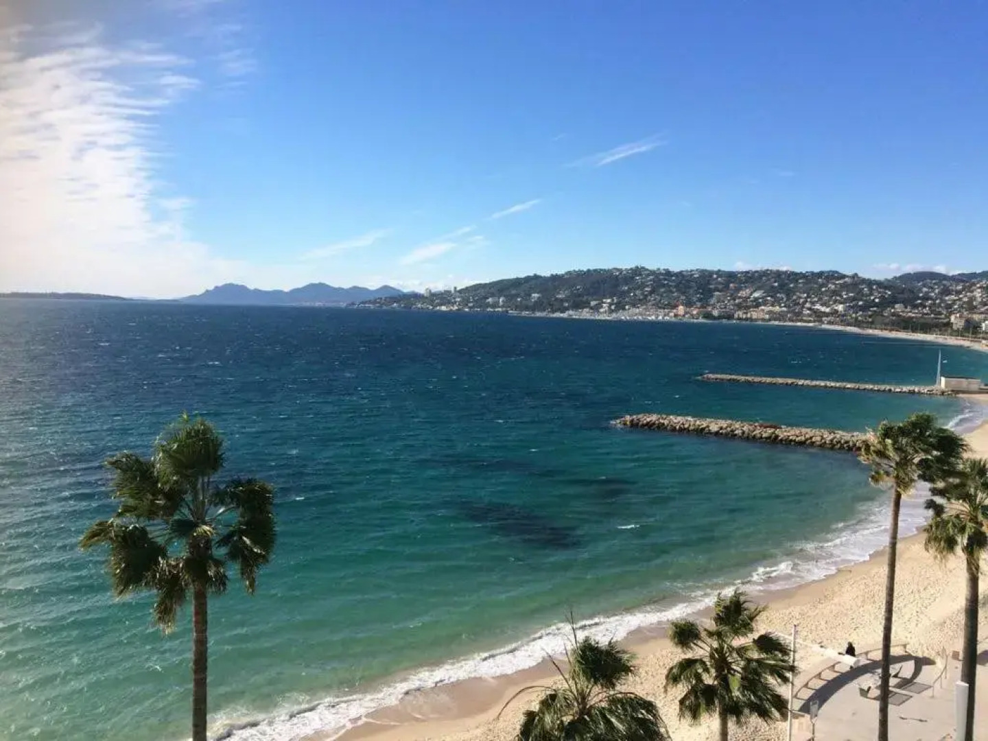 Charmant 2P Vue Mer face au Port de Golfe Juan