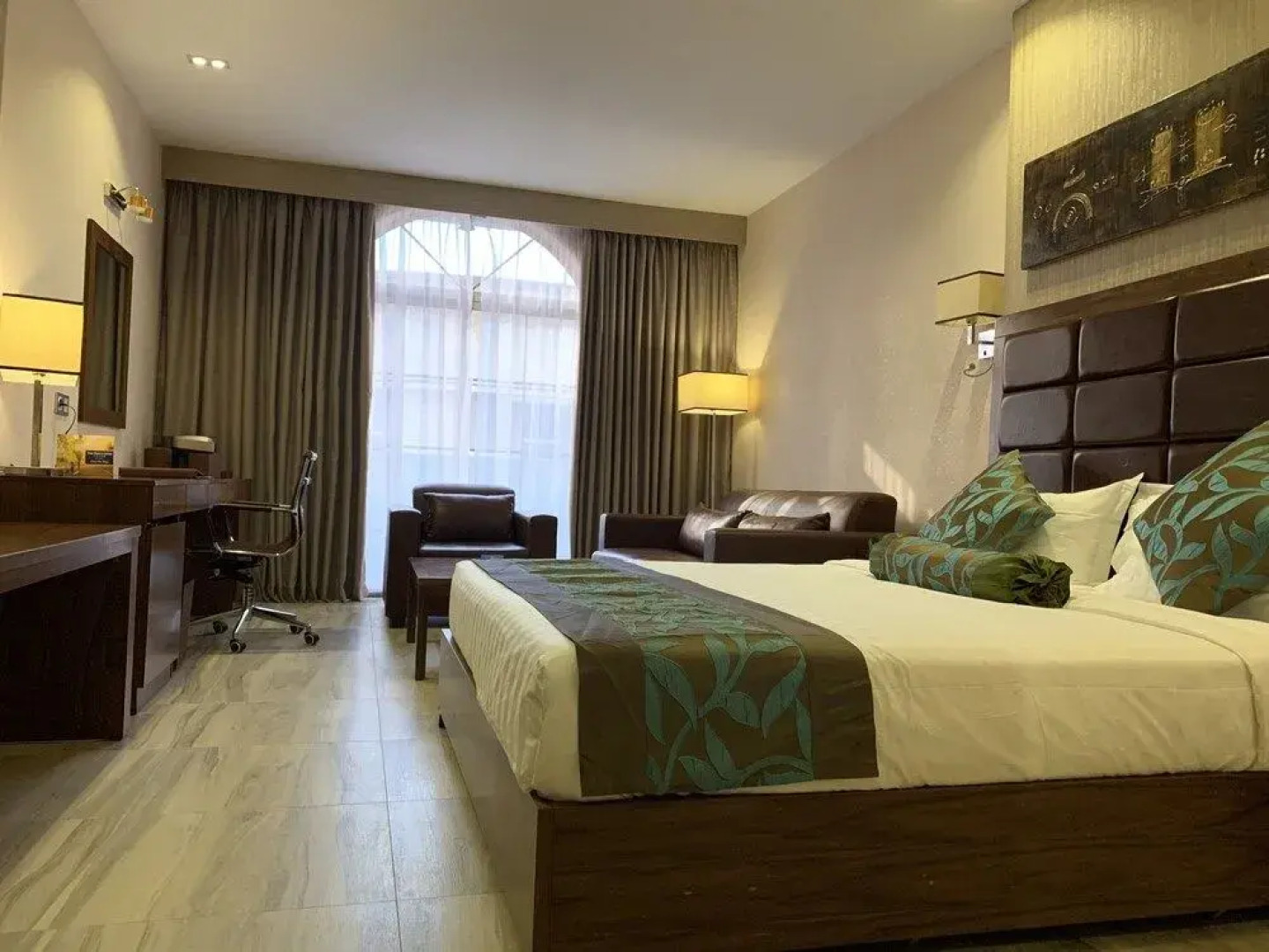Days Hotel and Suites by Wyndham Dakar