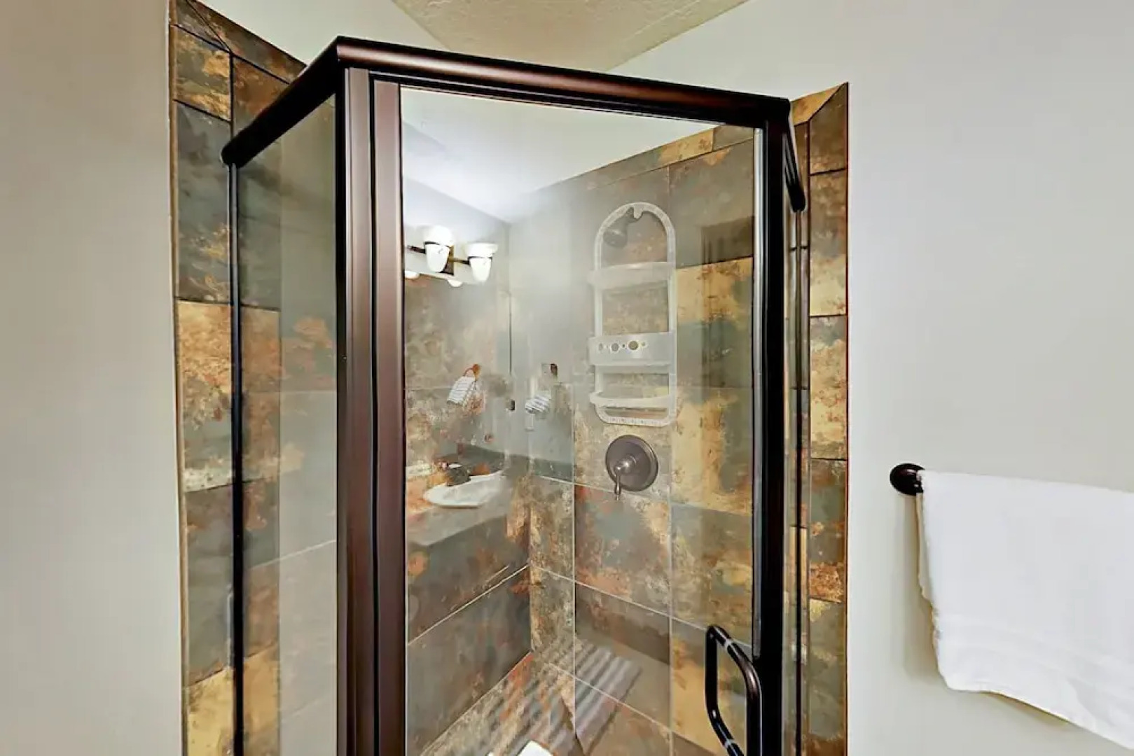 Big Townhome W/ Hot Tub, Views, 3 Living Rooms 5 Bedroom Townhouse