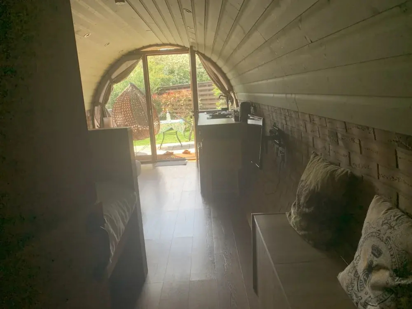 Cosy Escape Heated Luxury pod With hot tub