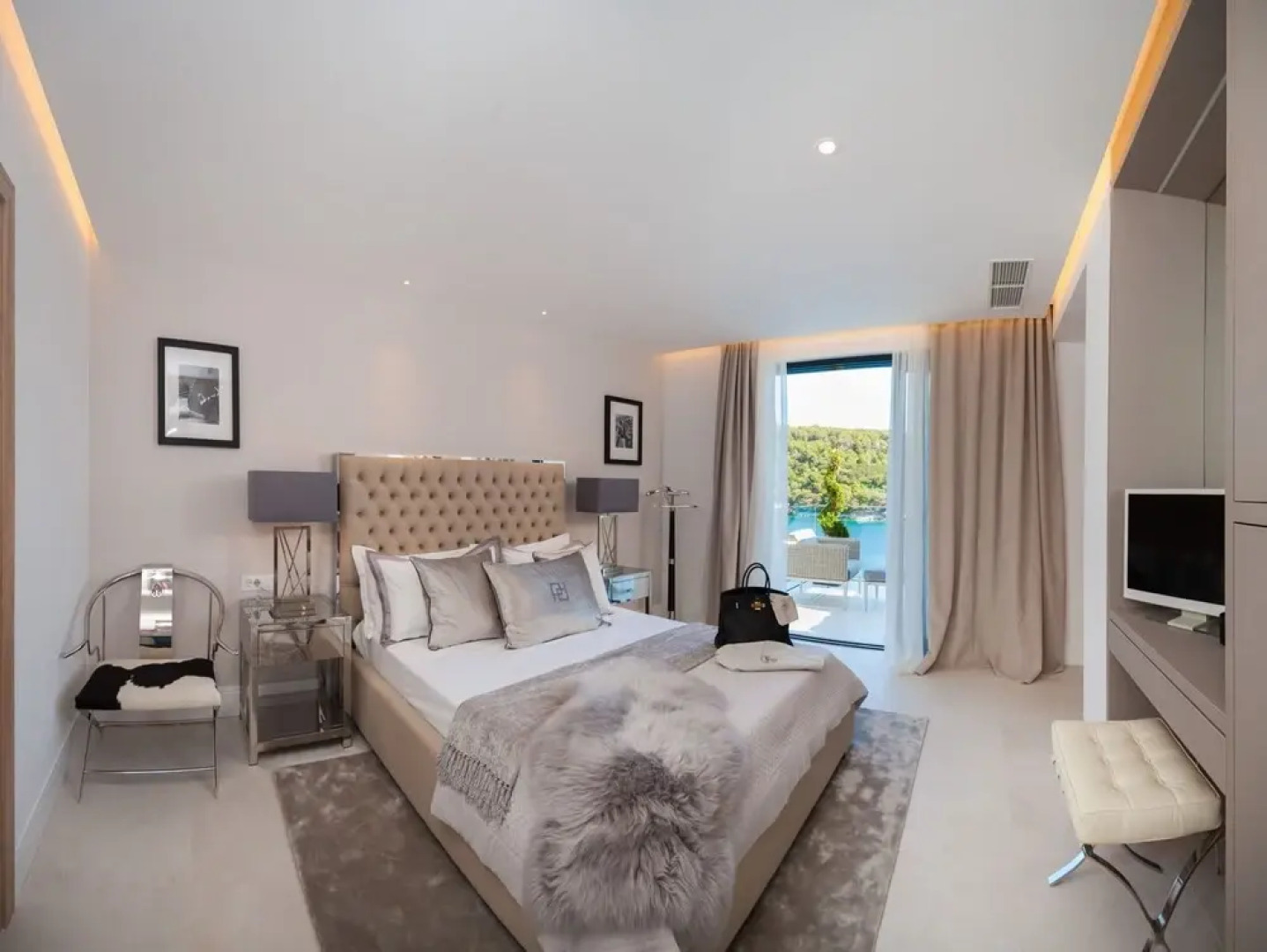 Luxury Villa Silent with Infinity Pool