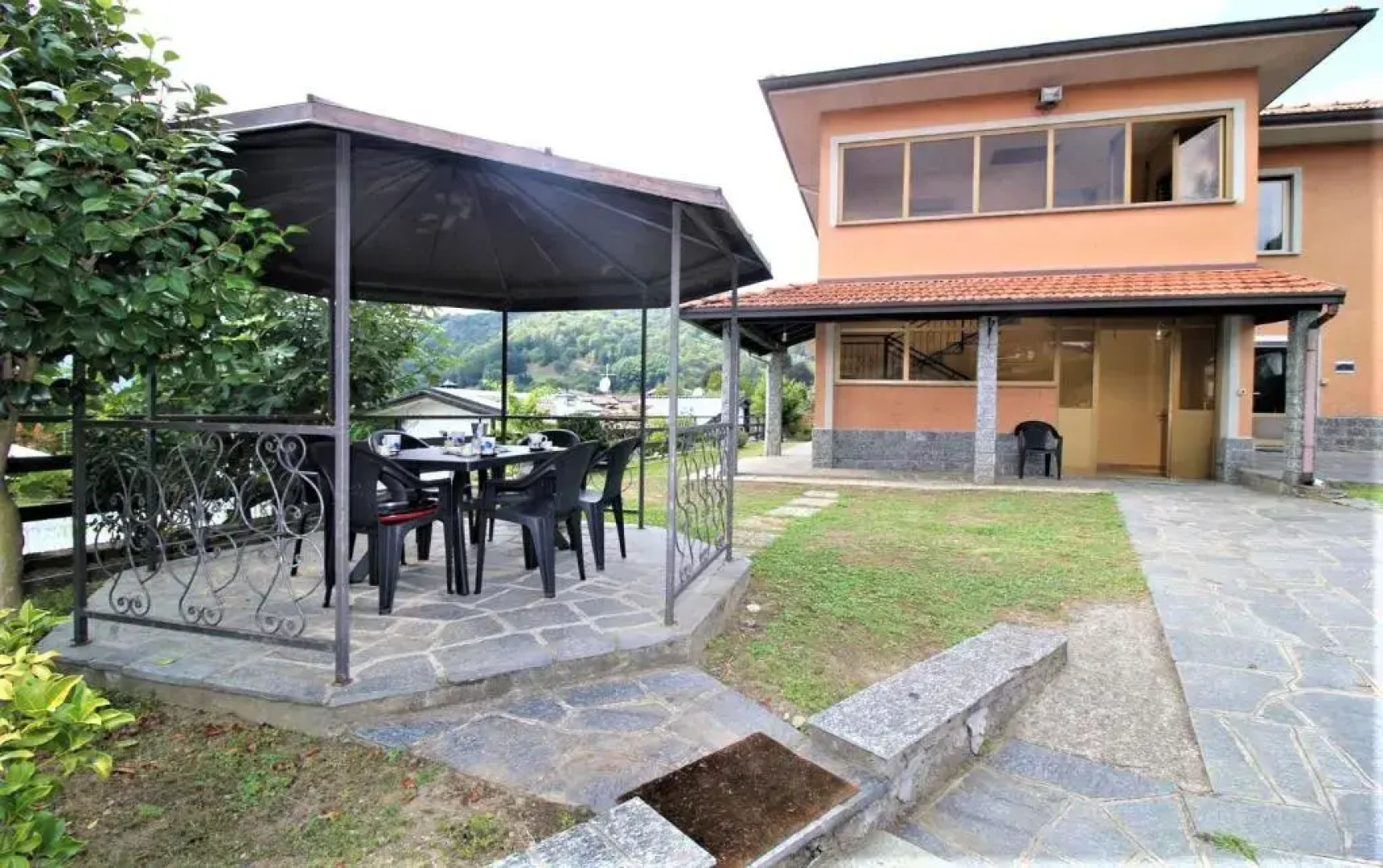 Uncle Enrys house - Family house