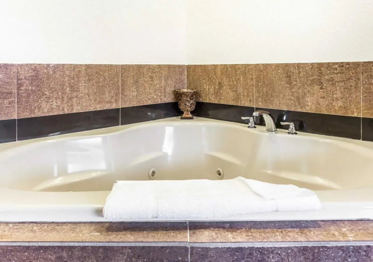 Quality Inn & Suites Coliseum