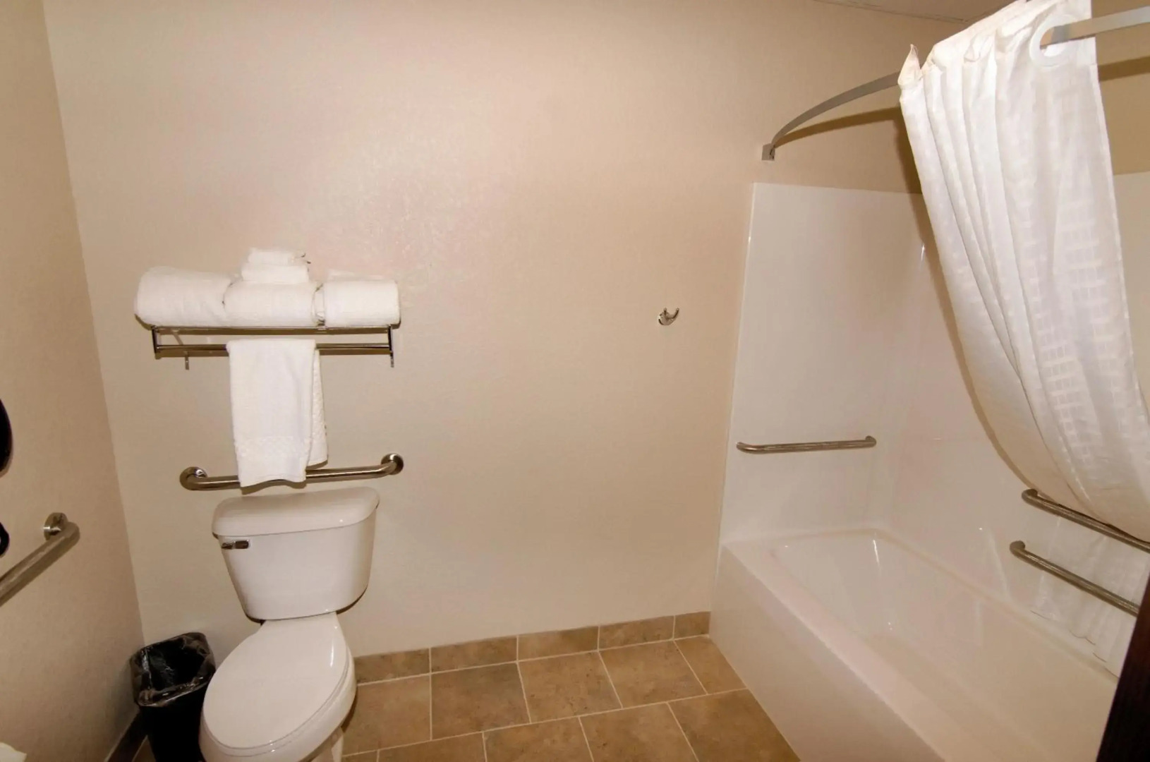 Cobblestone Inn & Suites - Denison - Oak Ridge