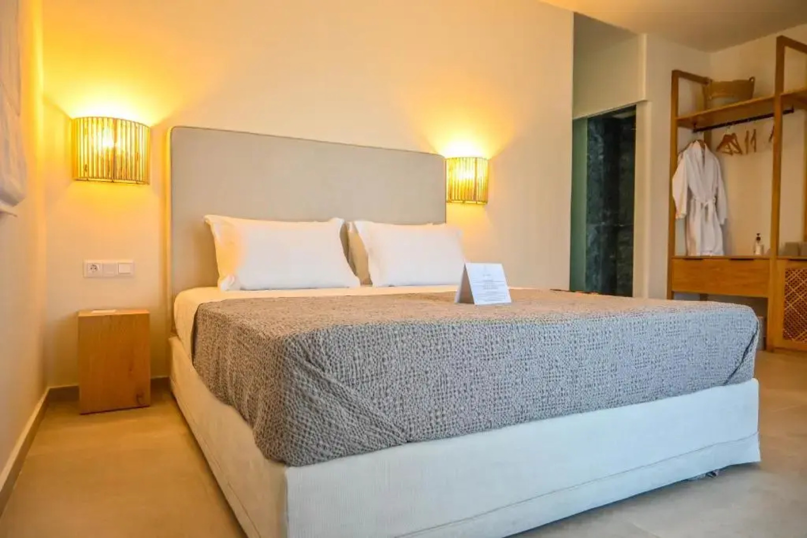 Schinoza Luxury Suites