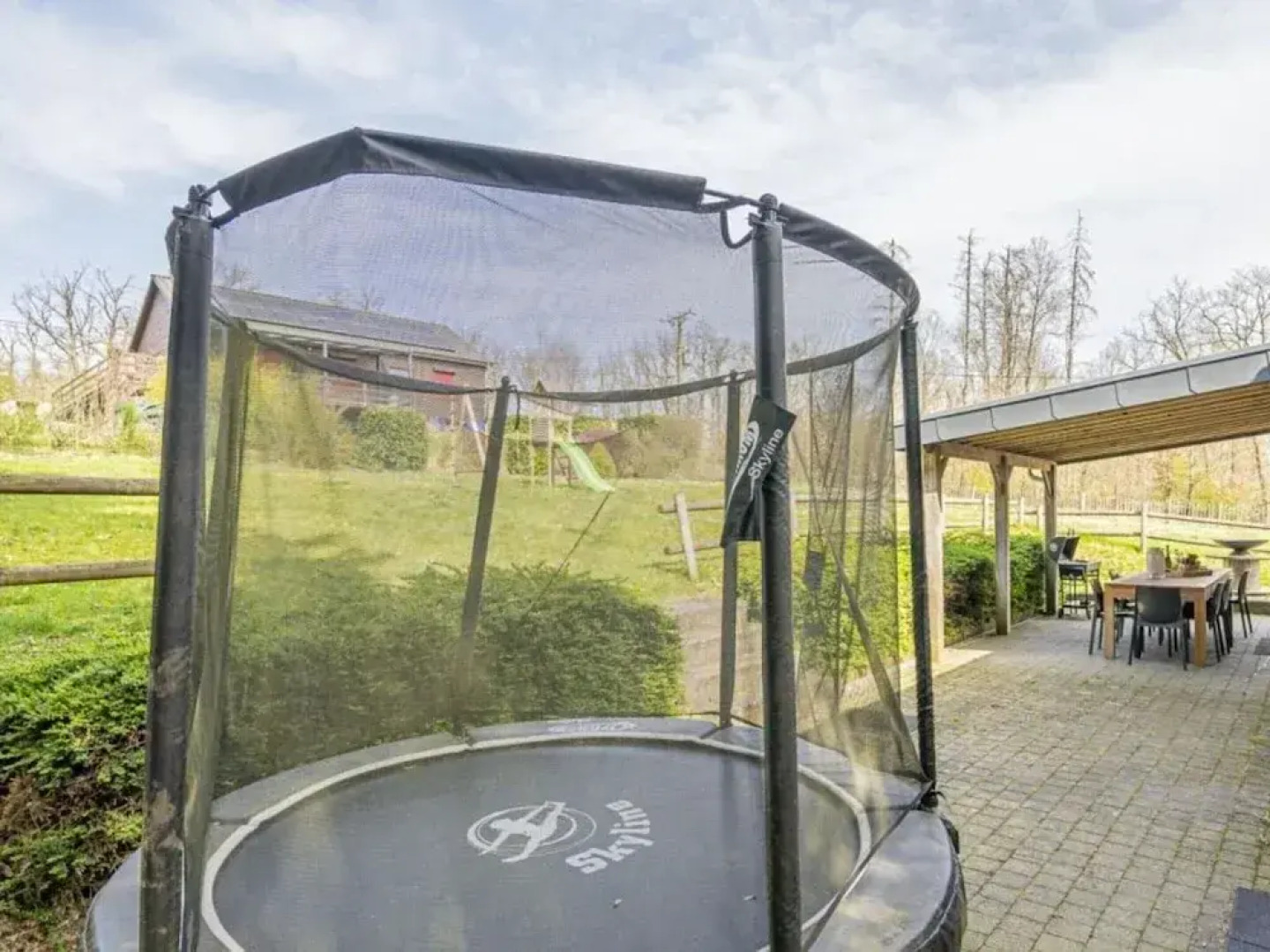 Quiet Villa with Hot Tub & Sauna