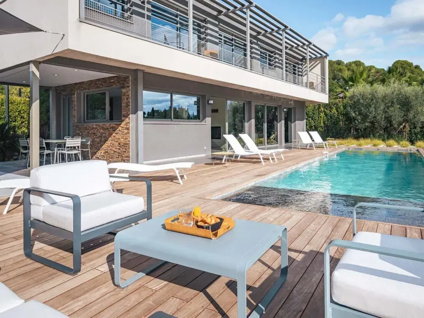 Villa 4 Bedrooms 8 PAX