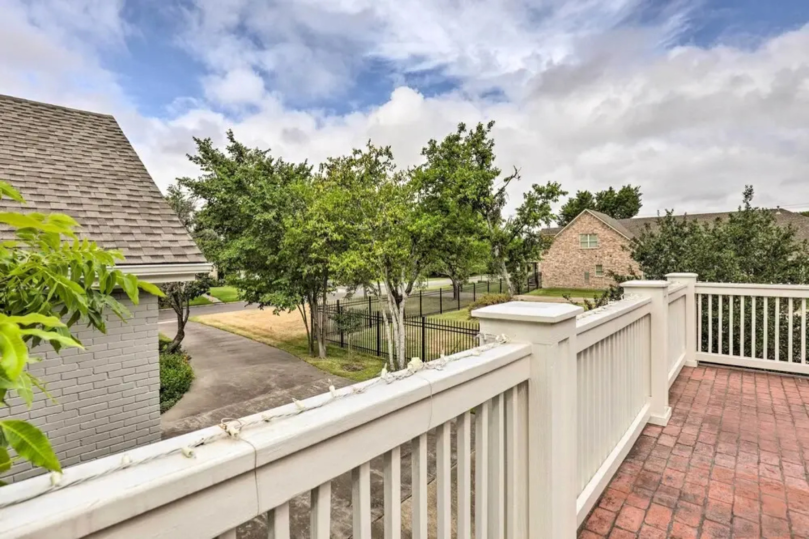 Studio in College Station w/ Expansive Deck!