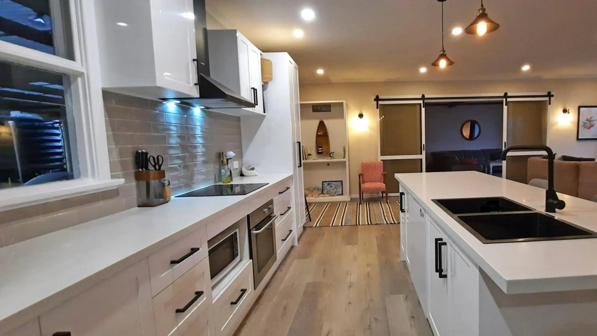 Captains on-the-seafront - 4 br stunning sea views