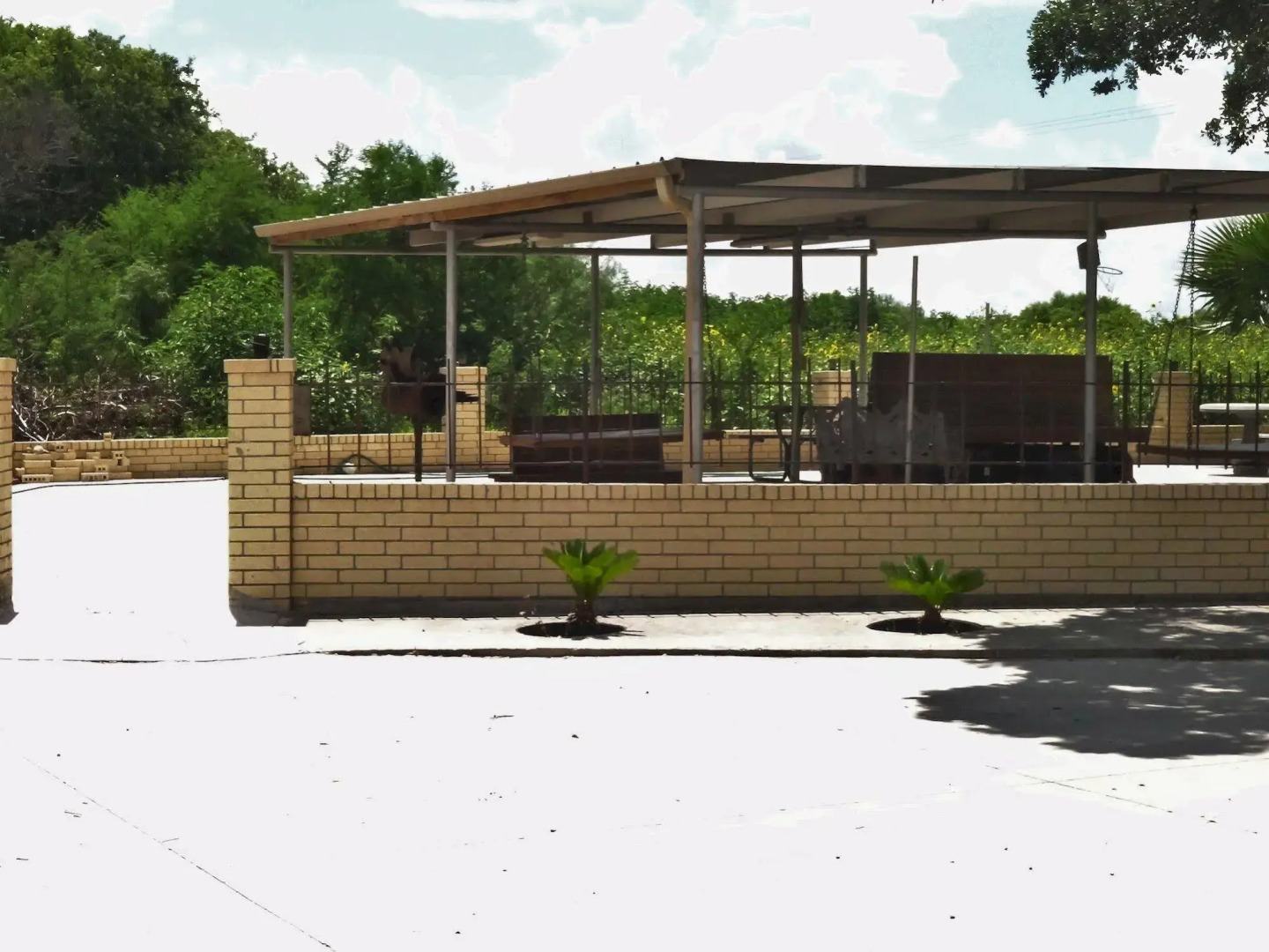 Freer Executive Inn and Studios