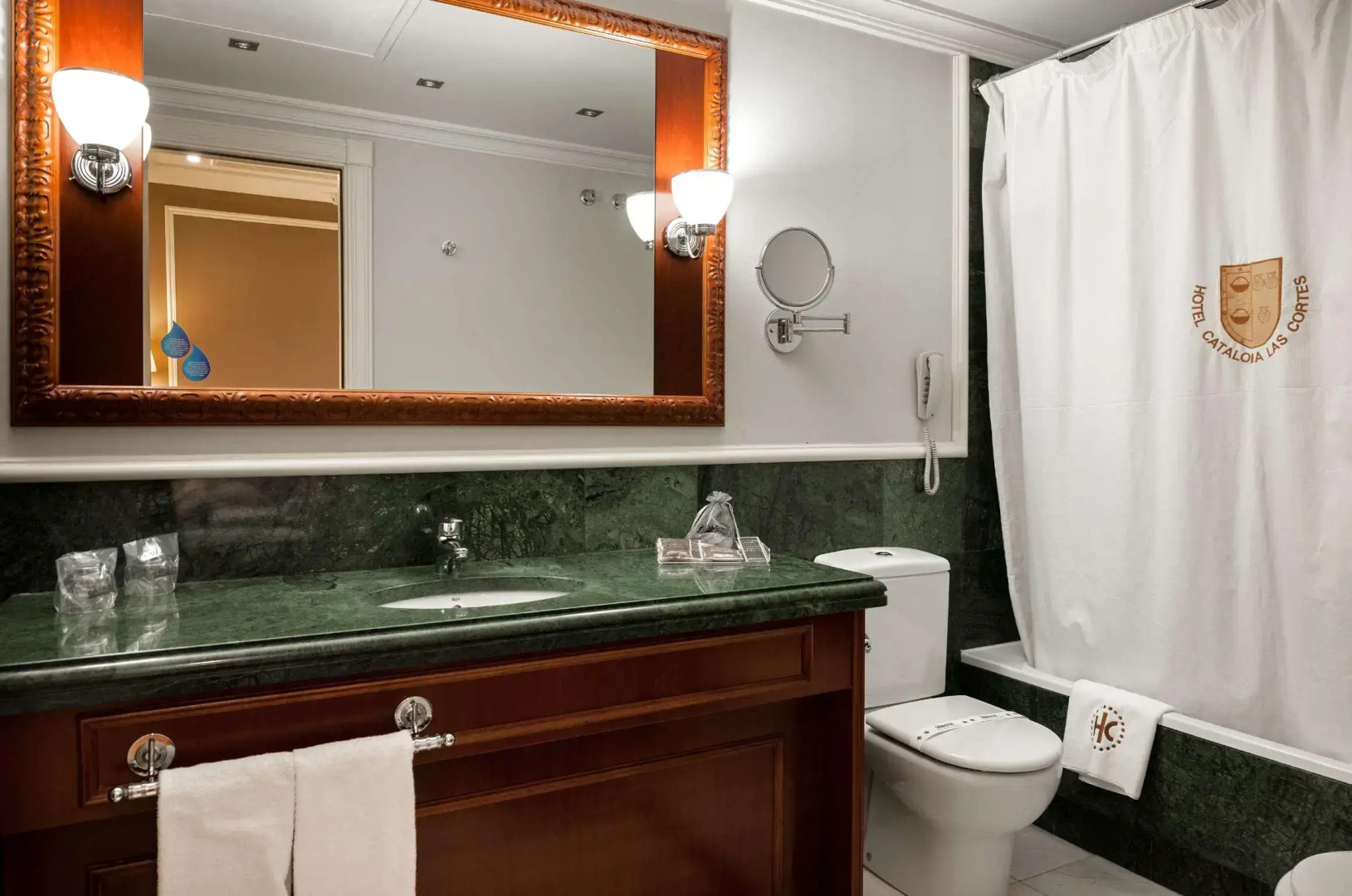 Catalonia Las Cortes Hotel